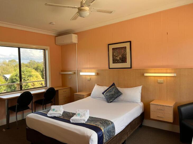 standard queen room